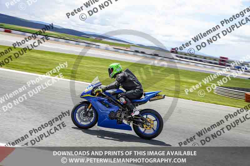 cadwell no limits trackday;cadwell park;cadwell park photographs;cadwell trackday photographs;enduro digital images;event digital images;eventdigitalimages;navarra;no limits trackdays;peter wileman photography;racing digital images;trackday digital images;trackday photos